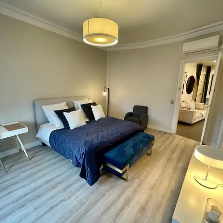 Luxury Times Square District Apartment