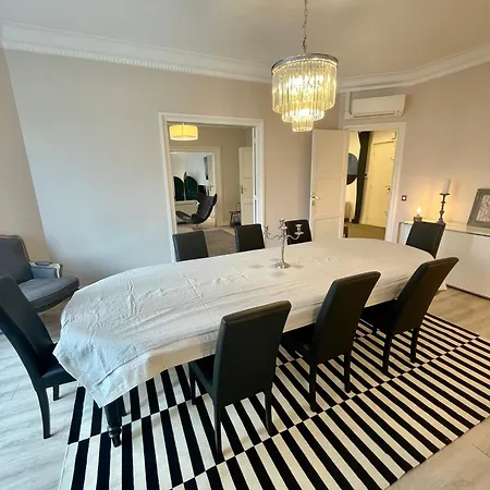 Luxury Times Square District Paris